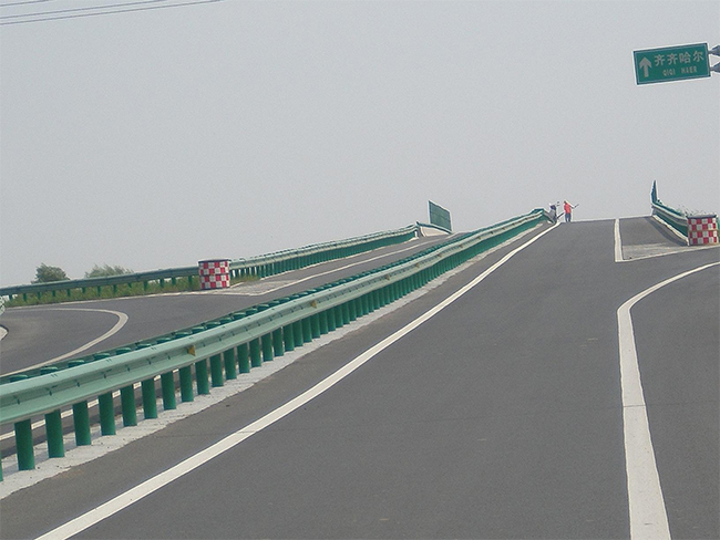 辽宁高速公路护栏的材质与规格